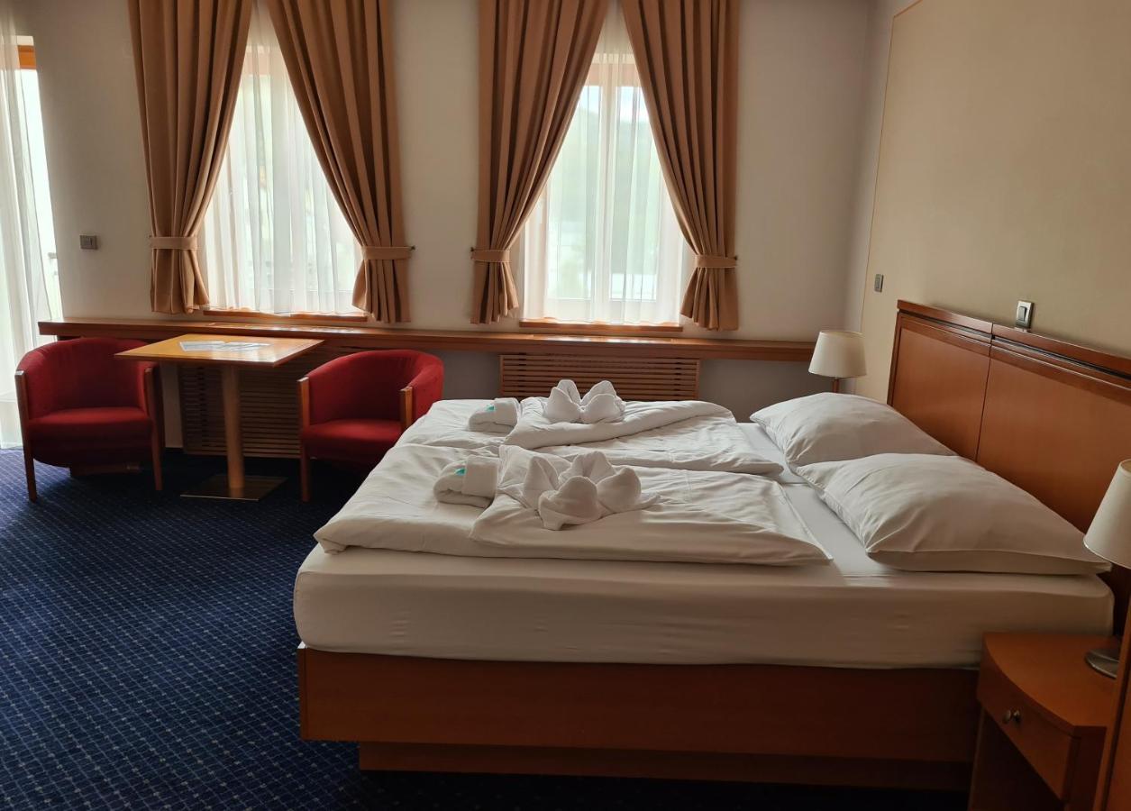 Hotel Slovan Comfort Jeseník Buitenkant foto