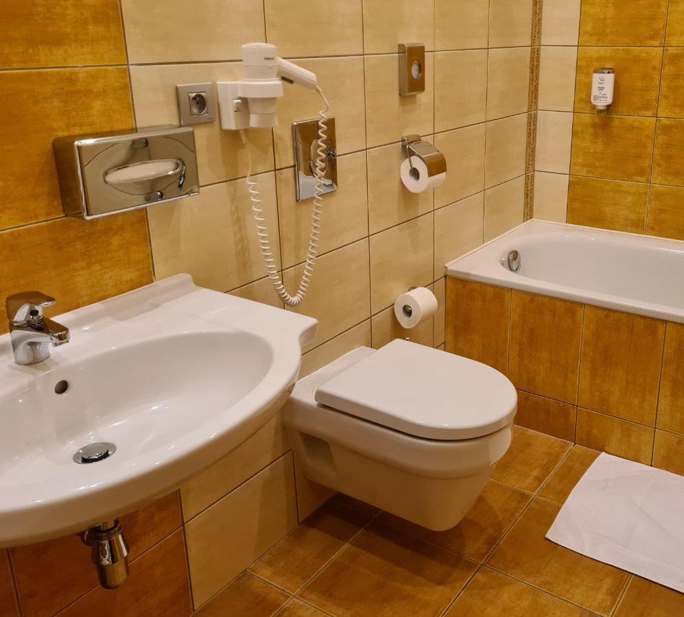Hotel Slovan Comfort Jeseník Buitenkant foto