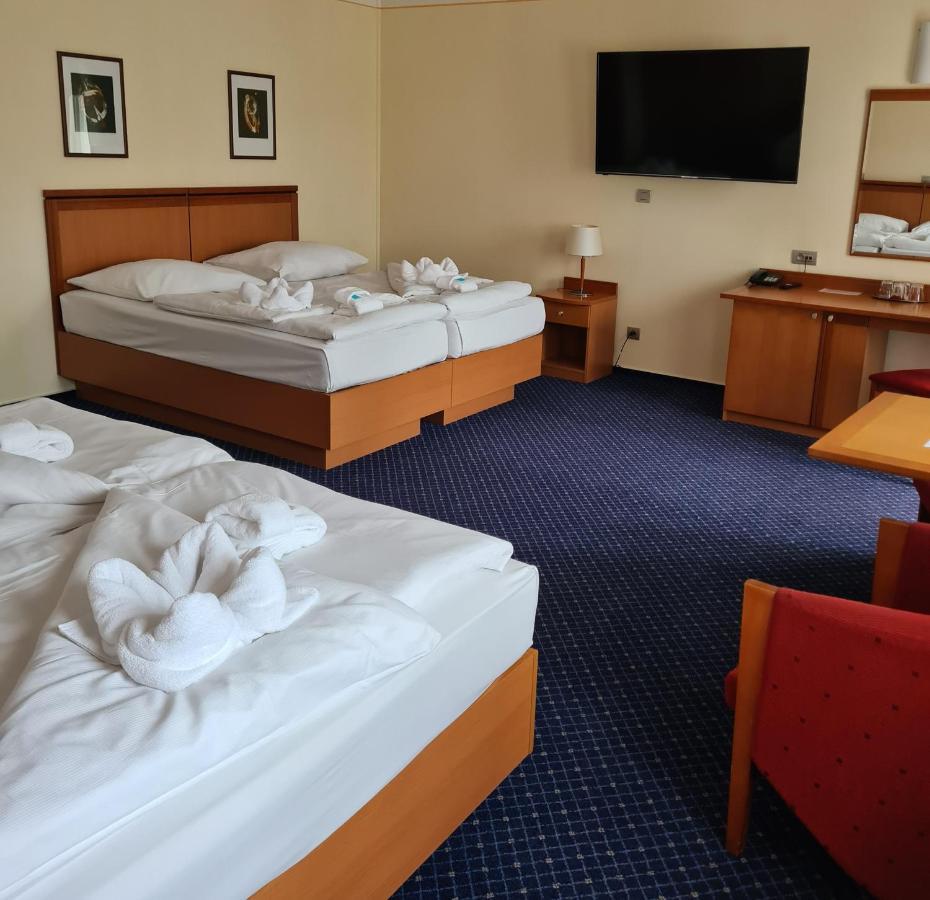 Hotel Slovan Comfort Jeseník Buitenkant foto