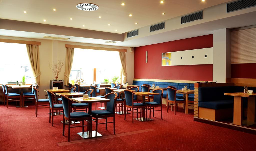 Hotel Slovan Comfort Jeseník Buitenkant foto
